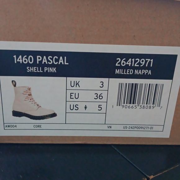Dr. Martens 1460 Pascal In The Color “Shell Pink Milled Nappa”. Size 5 - Picture 8 of 8